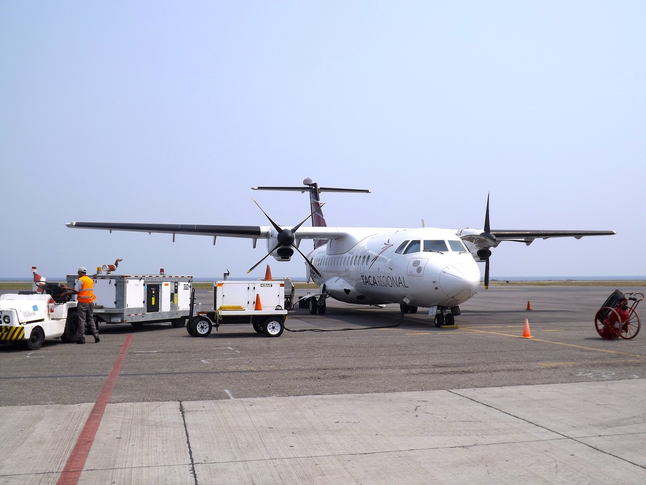 浙江最新招募高宝142机长，开启航空精英之旅
