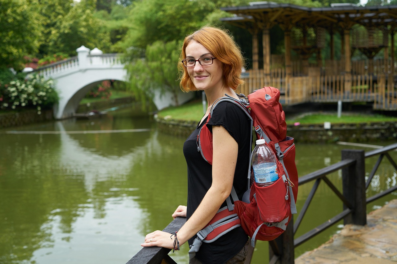 赵惟依三亚之旅，美丽瞬间与独特魅力的展现